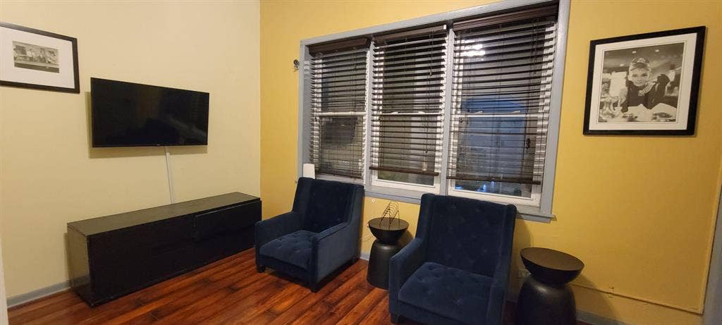 2 BR in Chicago