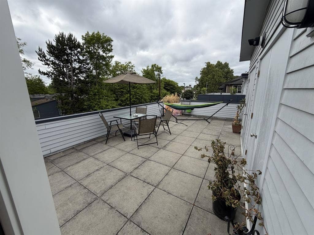 Furnished townhouse and spare room
