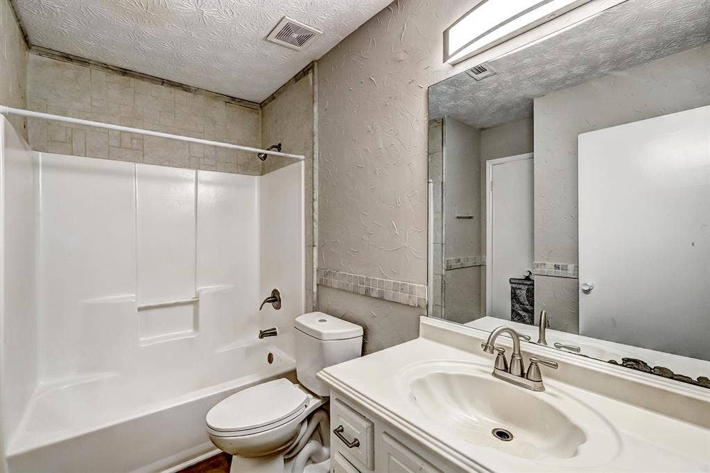 7 BR in Jonesboro