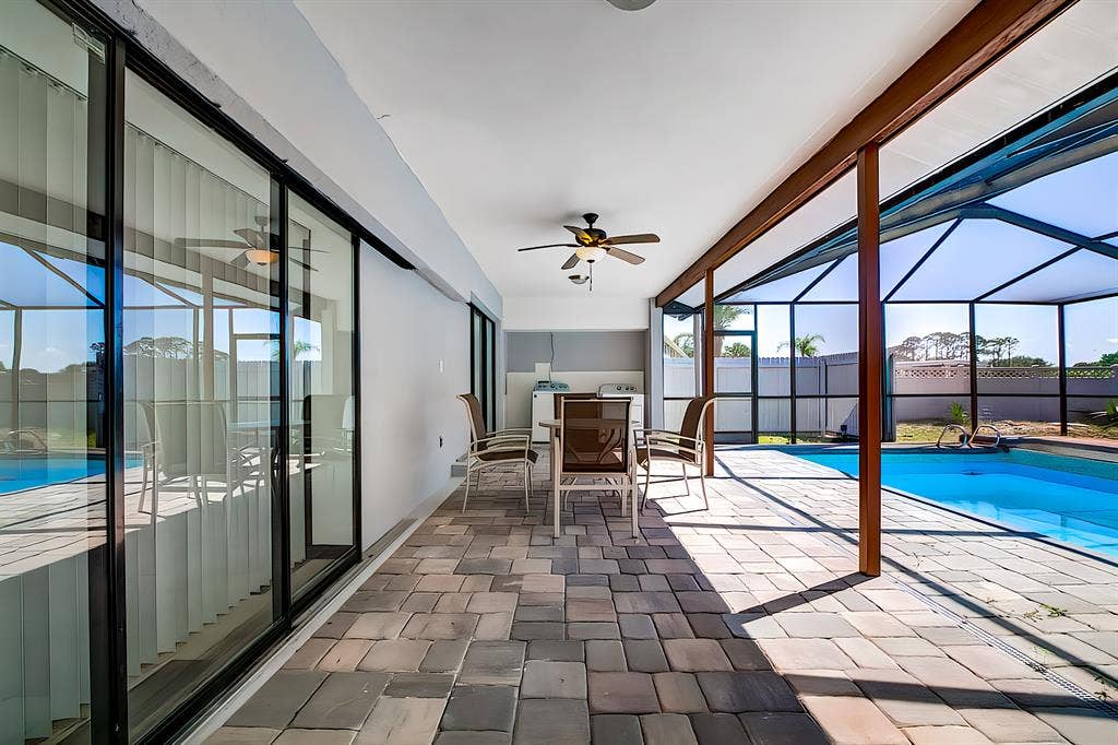 6 BR in Spring Hill