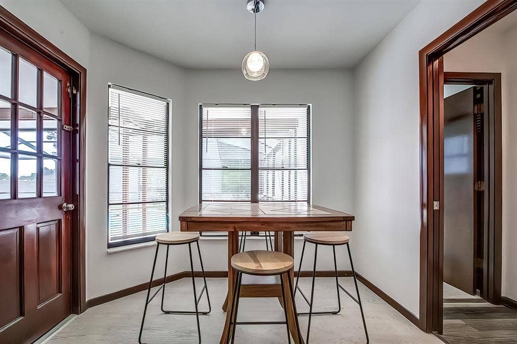 6 BR in Spring Hill