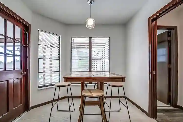 6 BR in Spring Hill