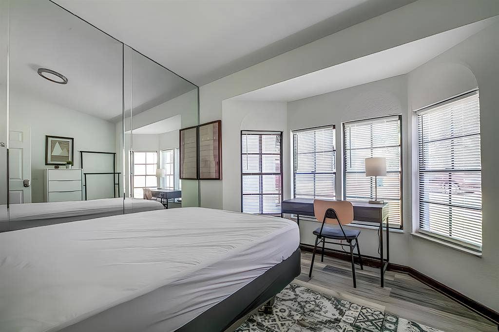 6 BR in Spring Hill
