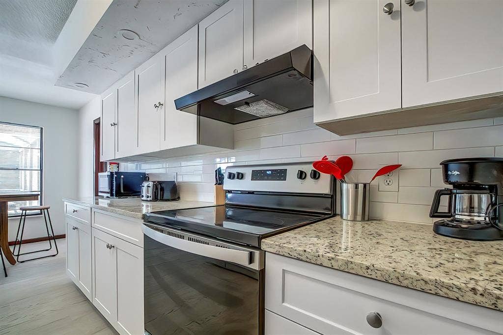 6 BR in Spring Hill