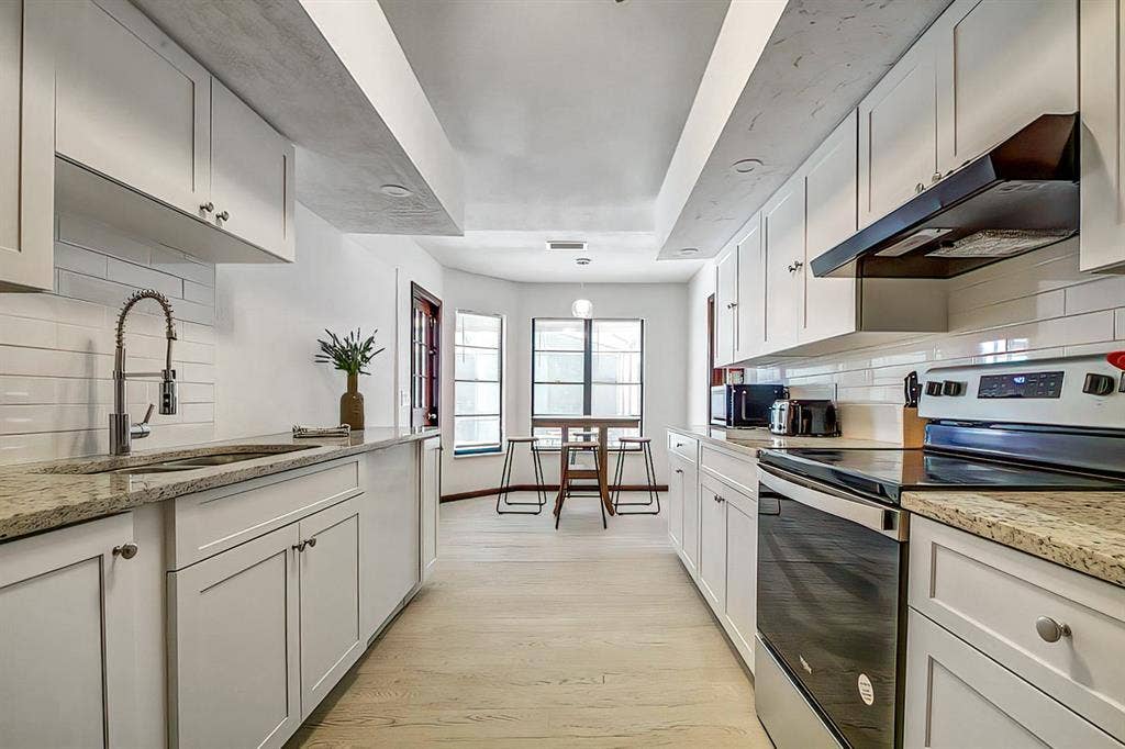 6 BR in Spring Hill