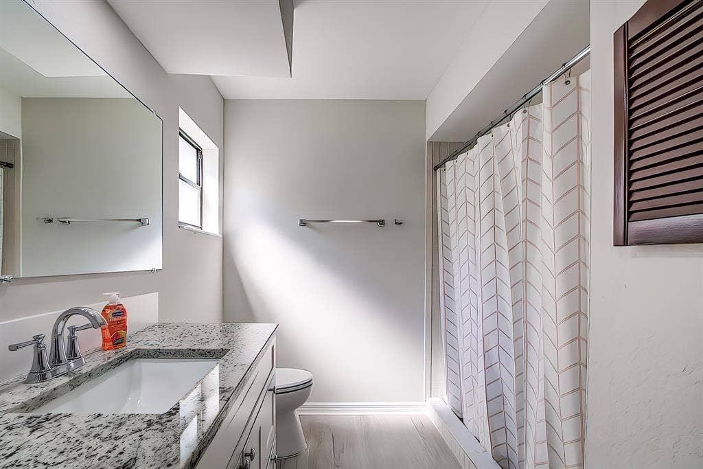 6 BR in Spring Hill