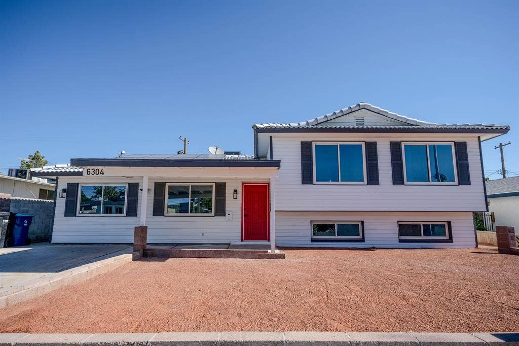 8 BR in Las Vegas