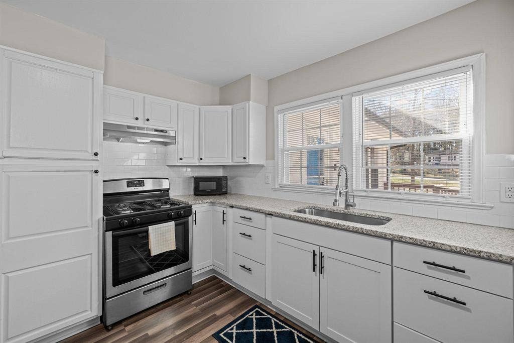 4 BR in Hillsborough