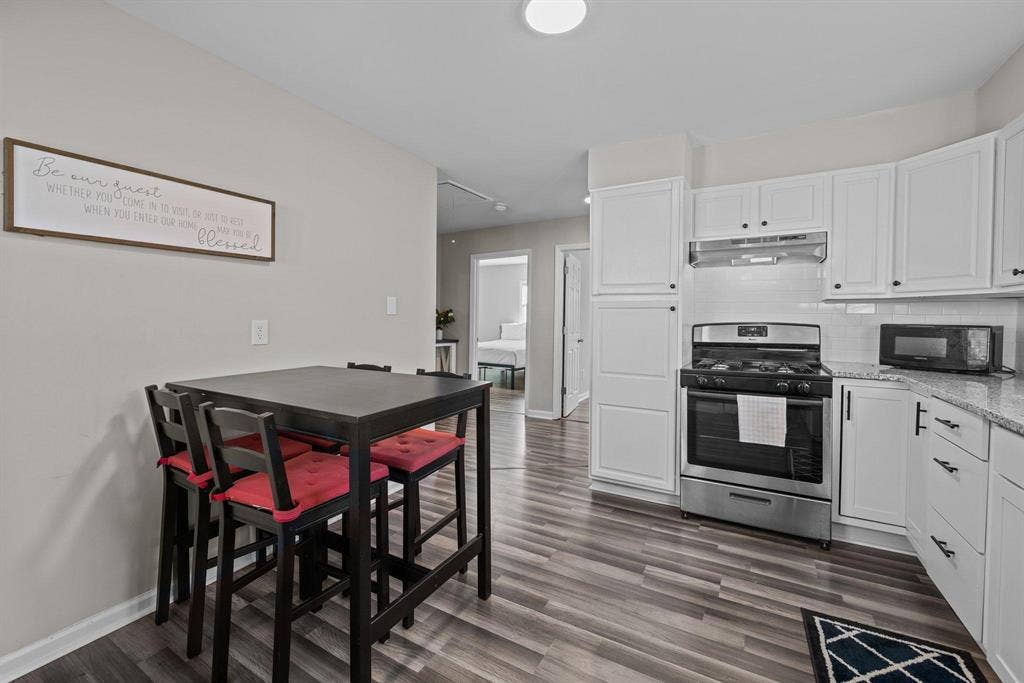4 BR in Hillsborough