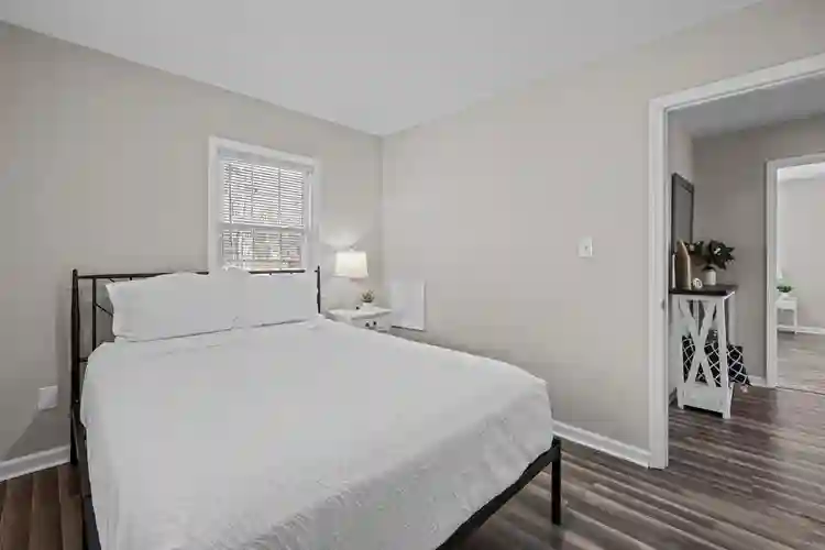 4 BR in Hillsborough
