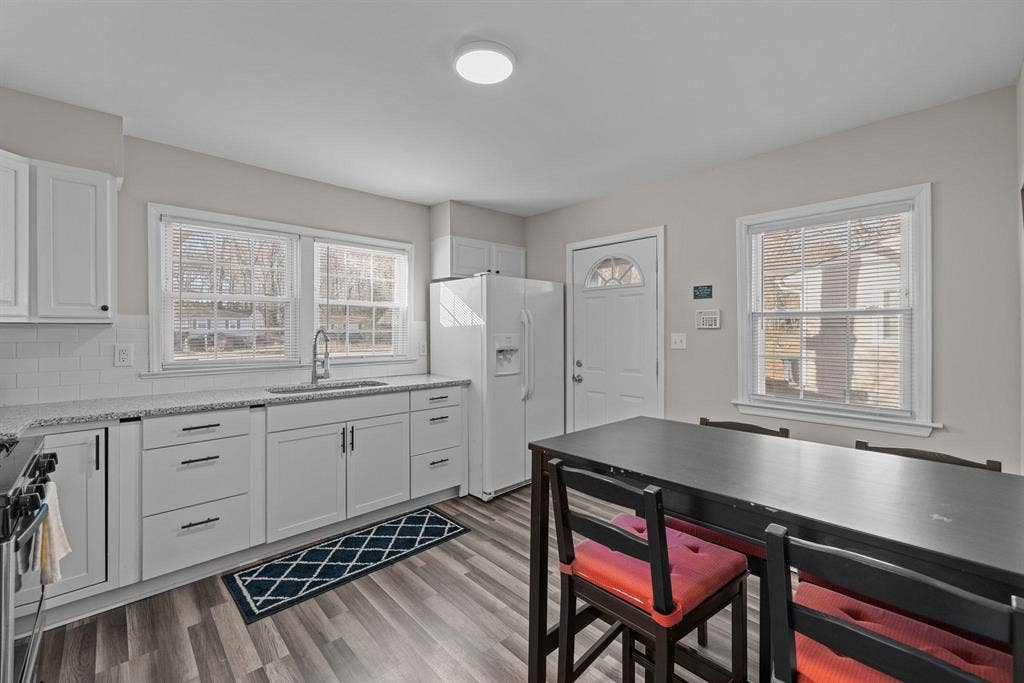 4 BR in Hillsborough