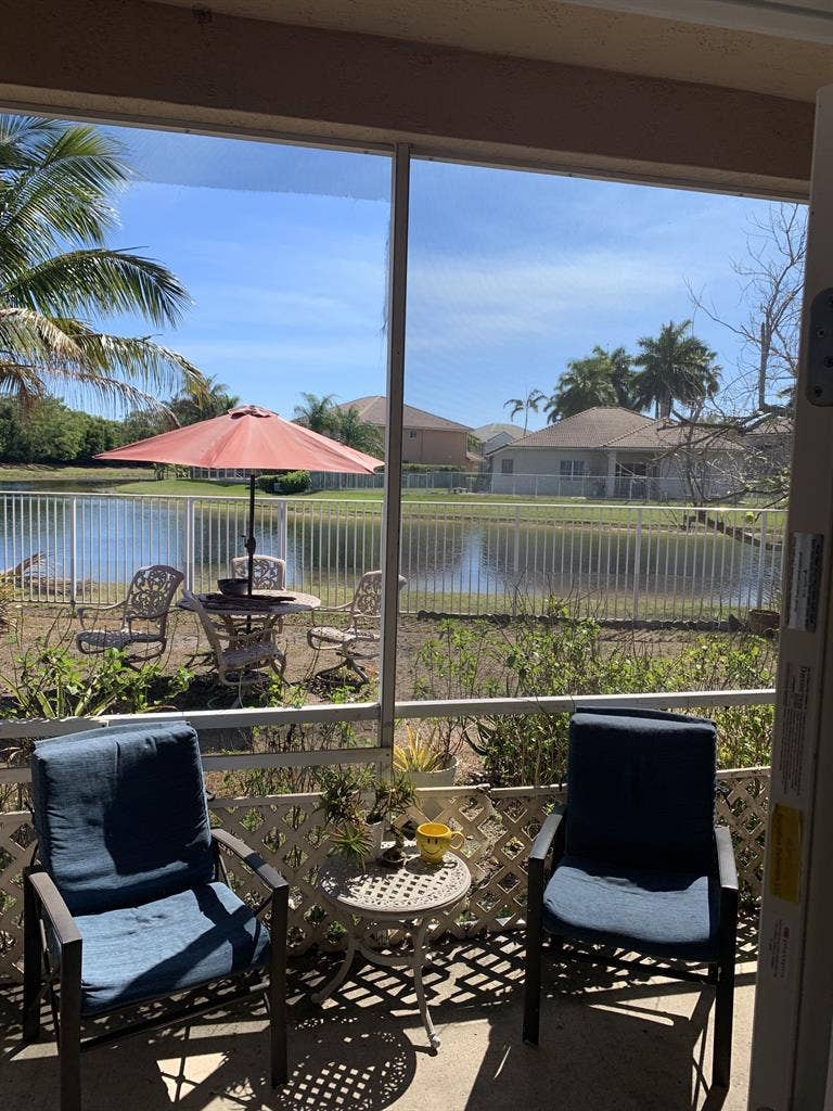 Room with shared bathroom for rent