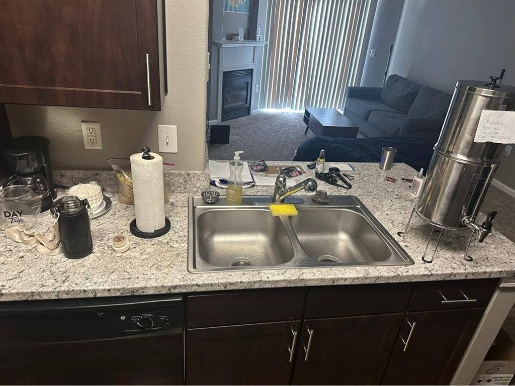 Looking for roommate
