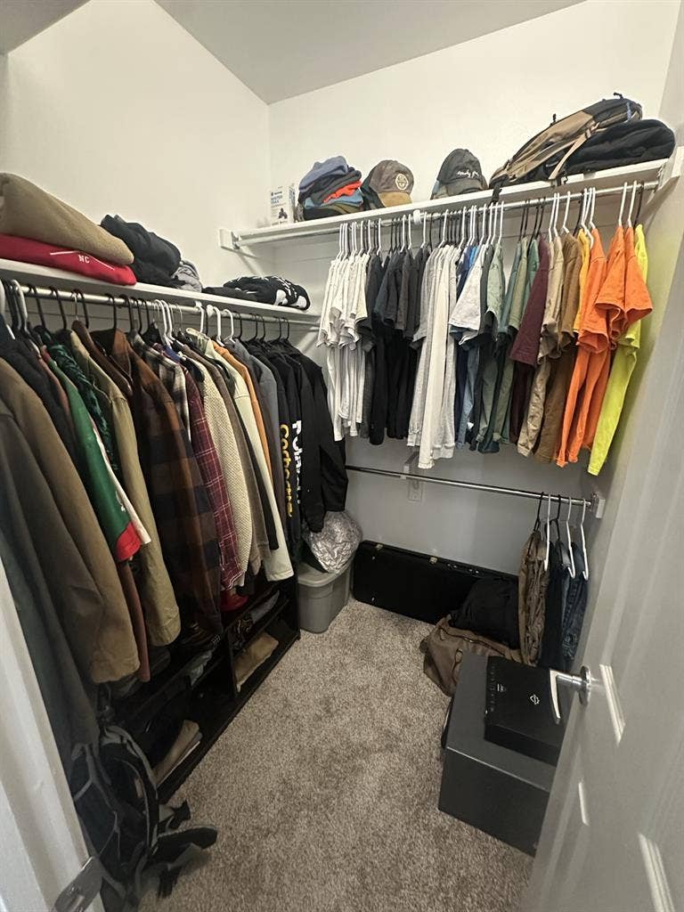 Looking for roommate