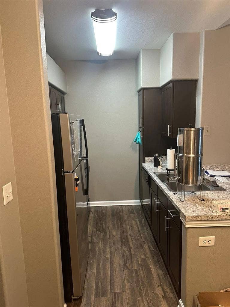 Looking for roommate