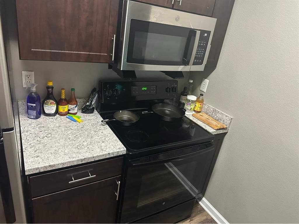 Looking for roommate