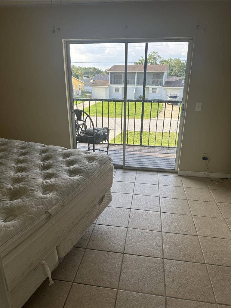 1 Bedroom/private bath/balconyy