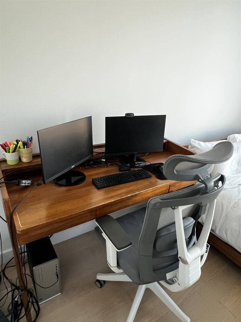 Entire 2 Br in LIC