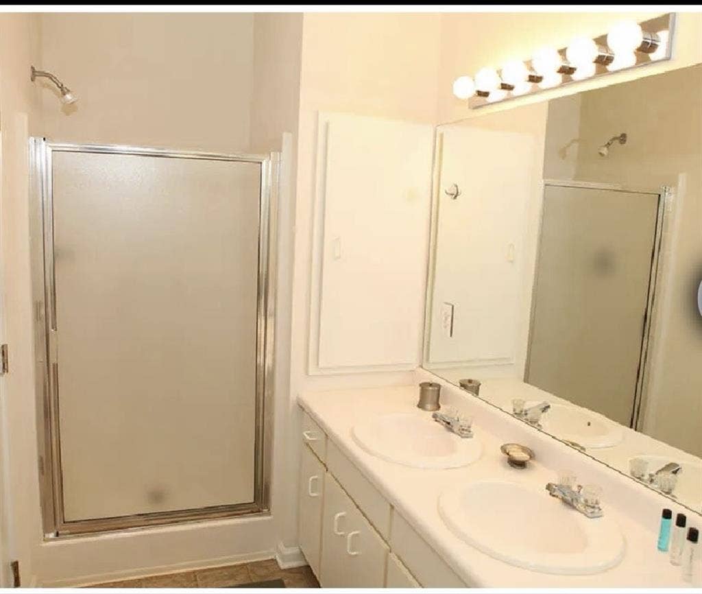 Looking for a female roommate