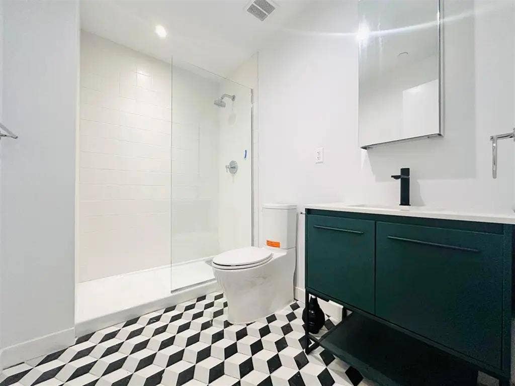 Vanderbilt Ave – #