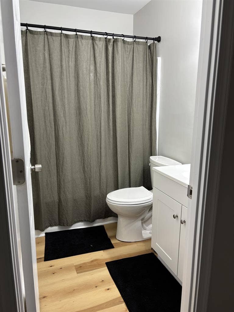 1 Room and Private Bathroom