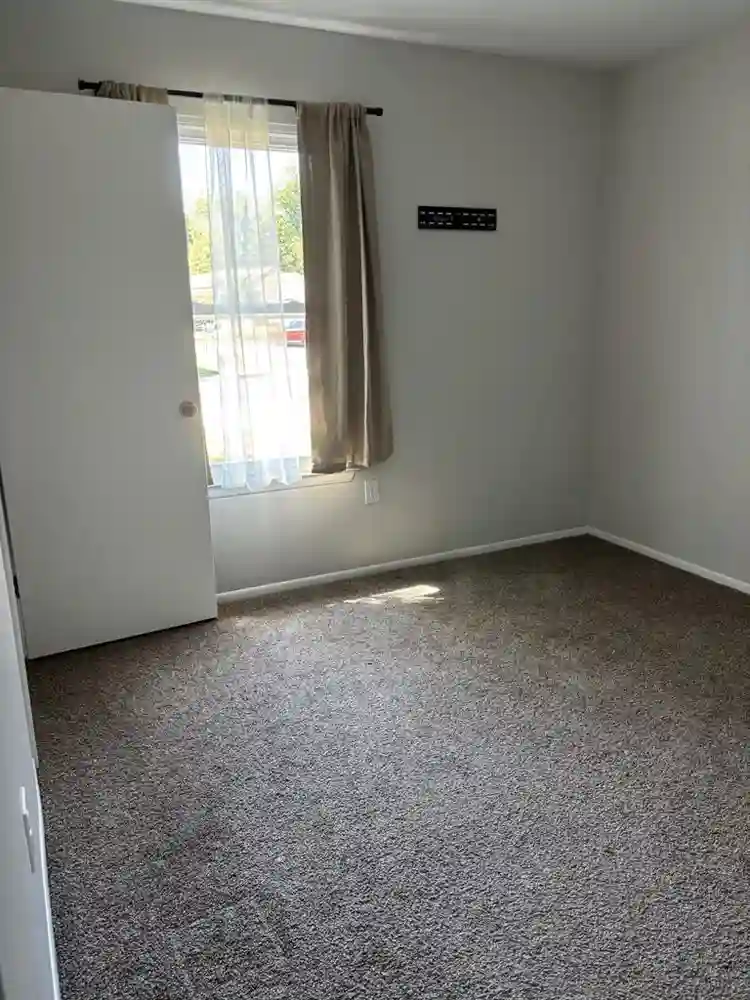 1 Room and Private Bathroom