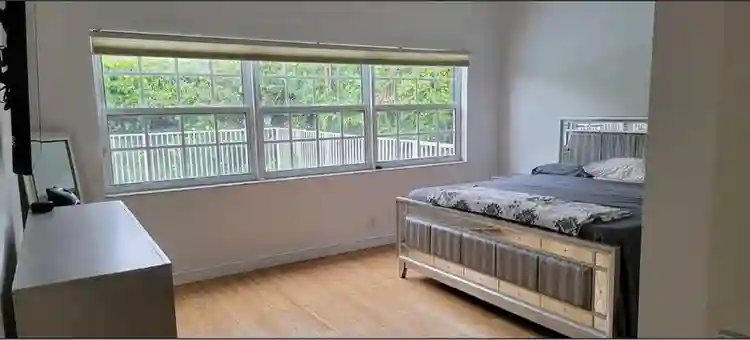 Bedroom in Beautiful Neighborhoodd