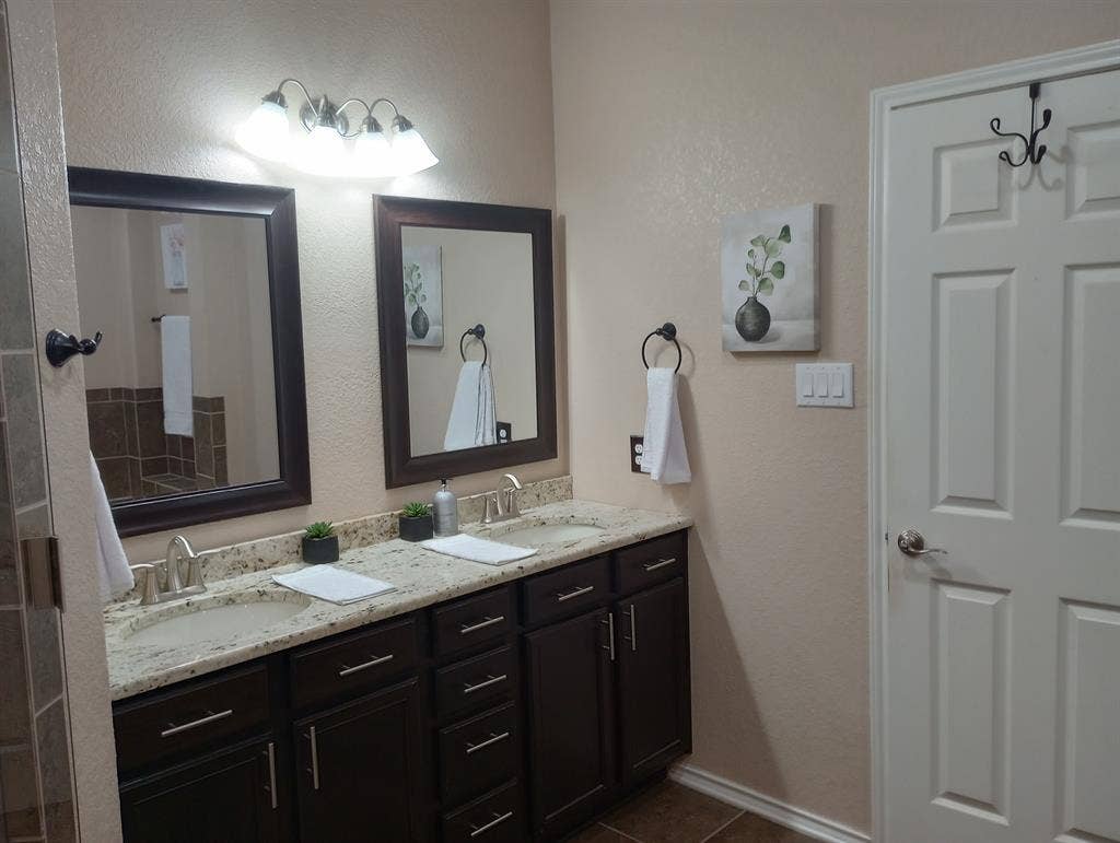 3 BR in Converse