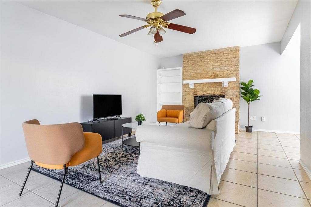 3 BR in Austin