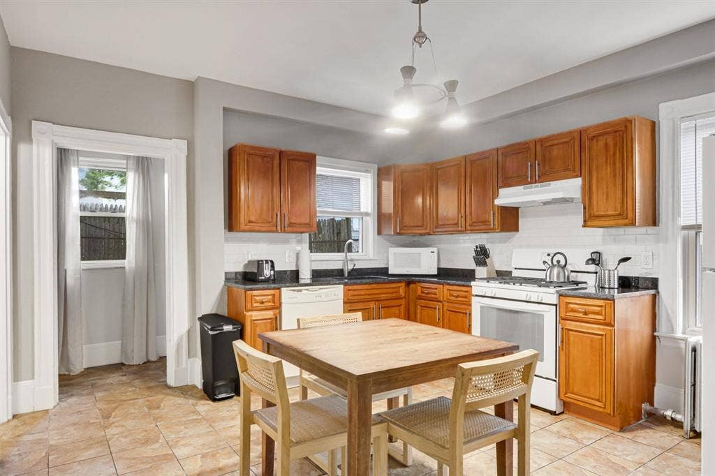 4 BR in Boston