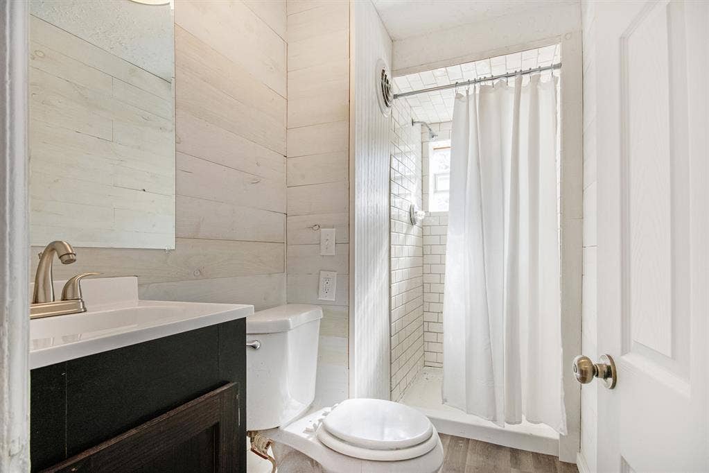 Large Private Room for Rent