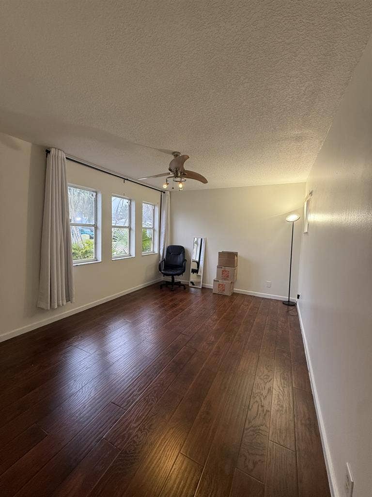 Private Room for Rent with Gym