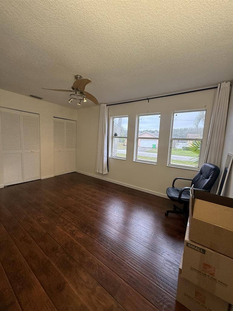 Private Room for Rent with Gym