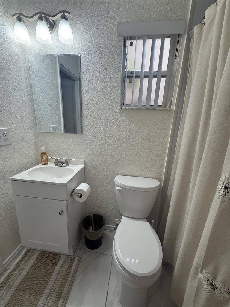 Private Room for Rent with Gym