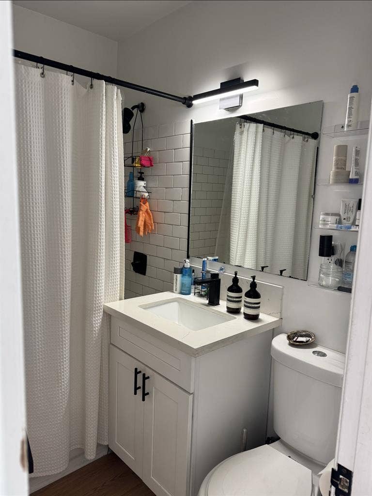 Mid-City room for rent