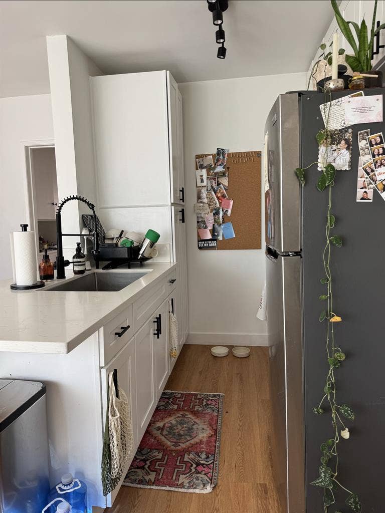 Mid-City room for rent