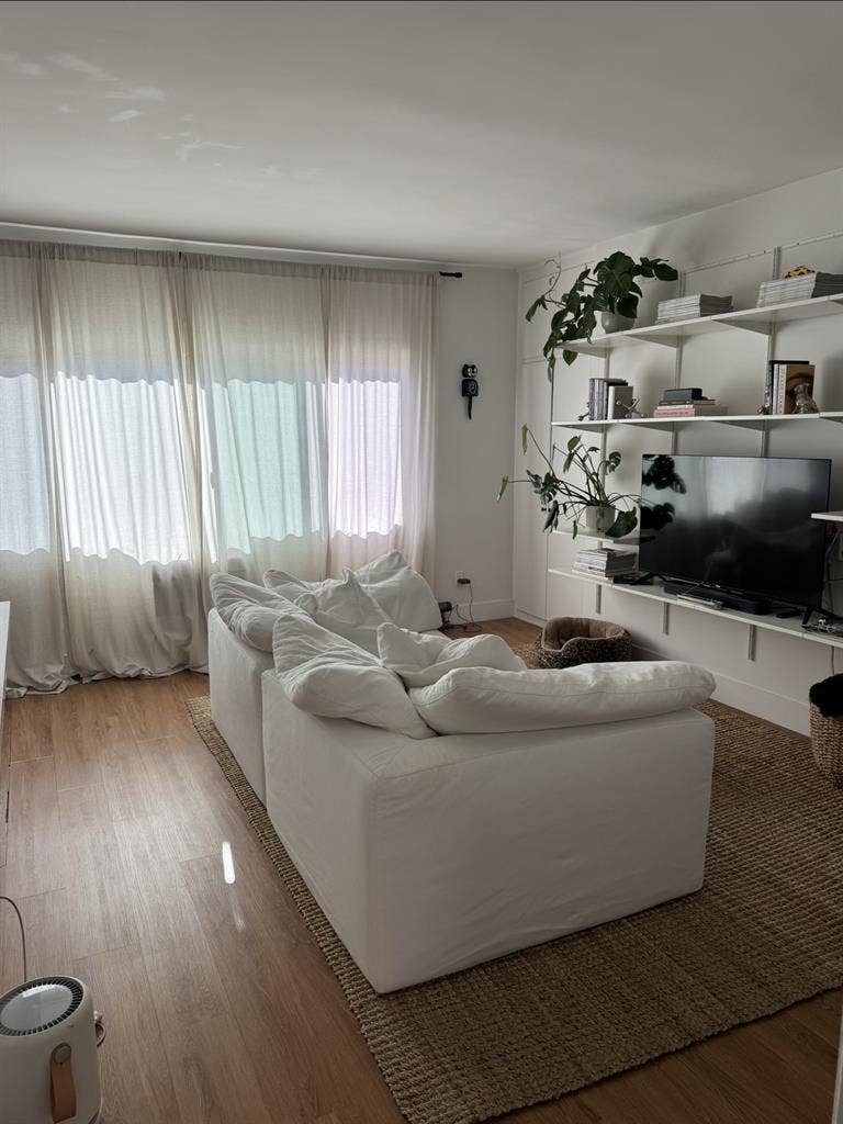 Mid-City room for rent
