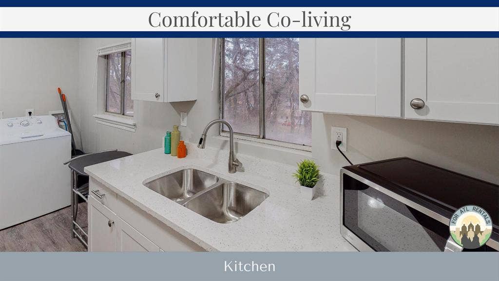 8 BR in Forest Park