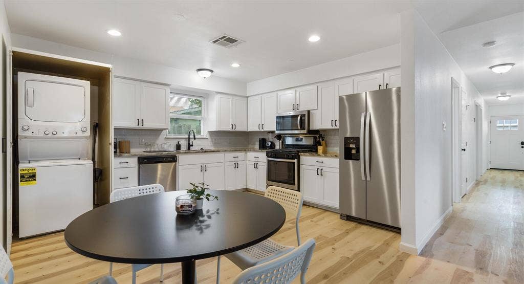 4 BR in Austin