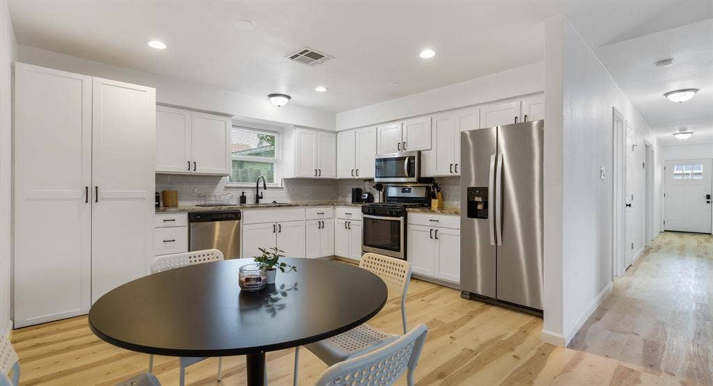 4 BR in Austin