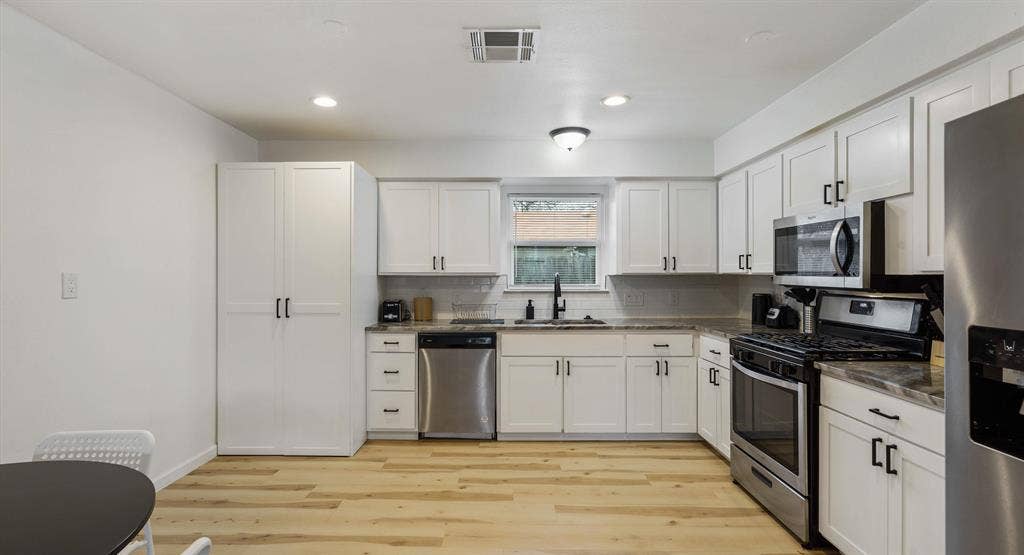 4 BR in Austin