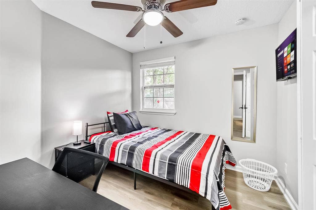 6 BR in Jacksonville