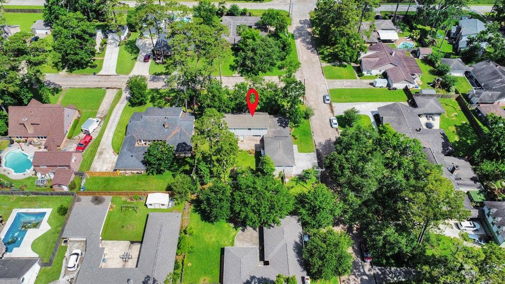 8 BR in Dickinson