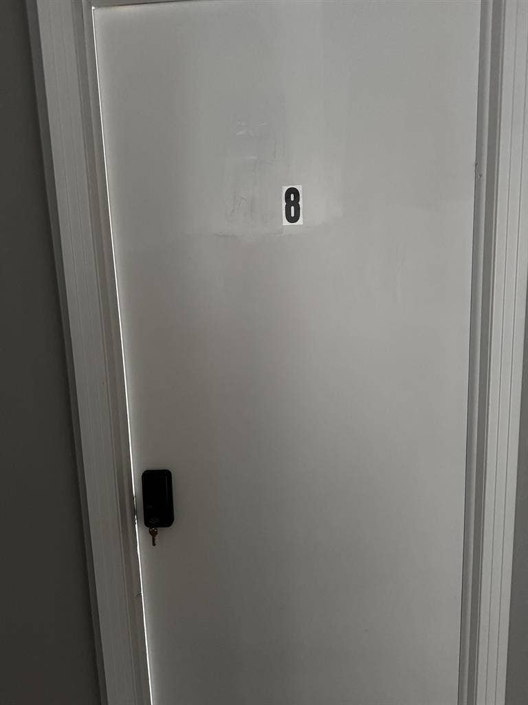 8 BR in Dickinson