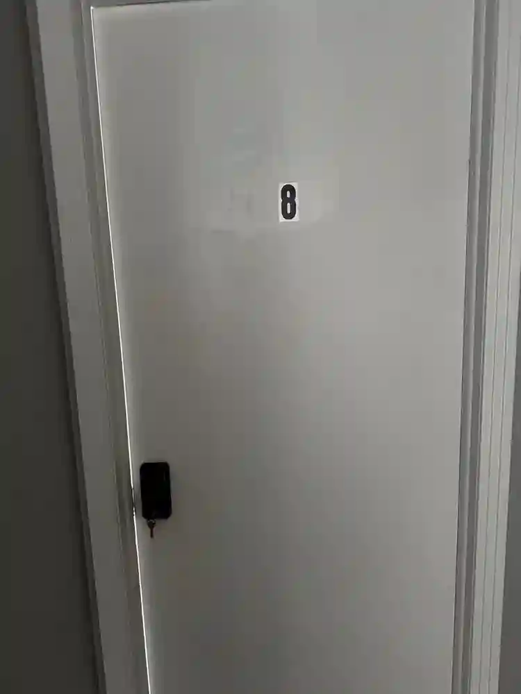 8 BR in Dickinson