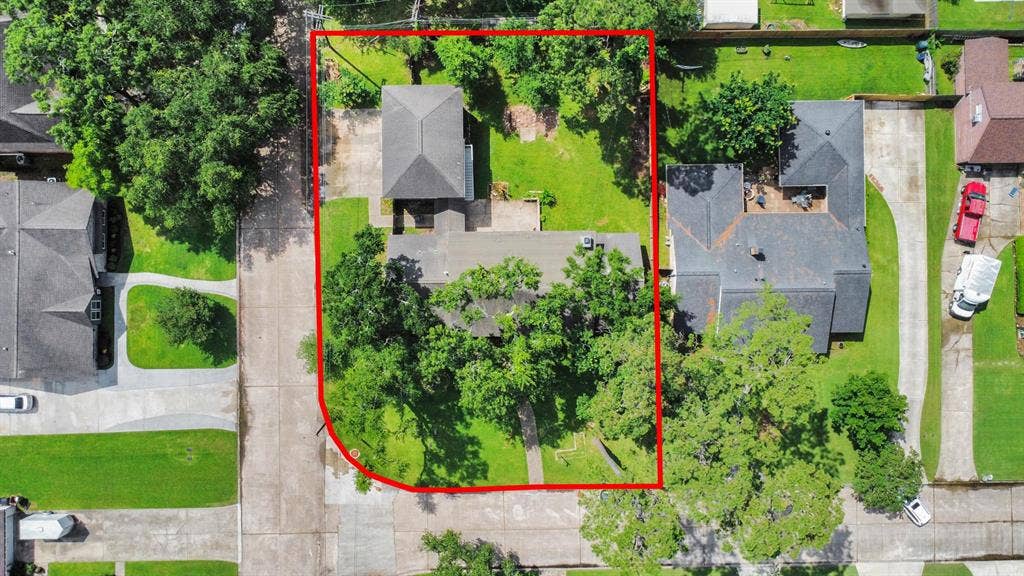 8 BR in Dickinson