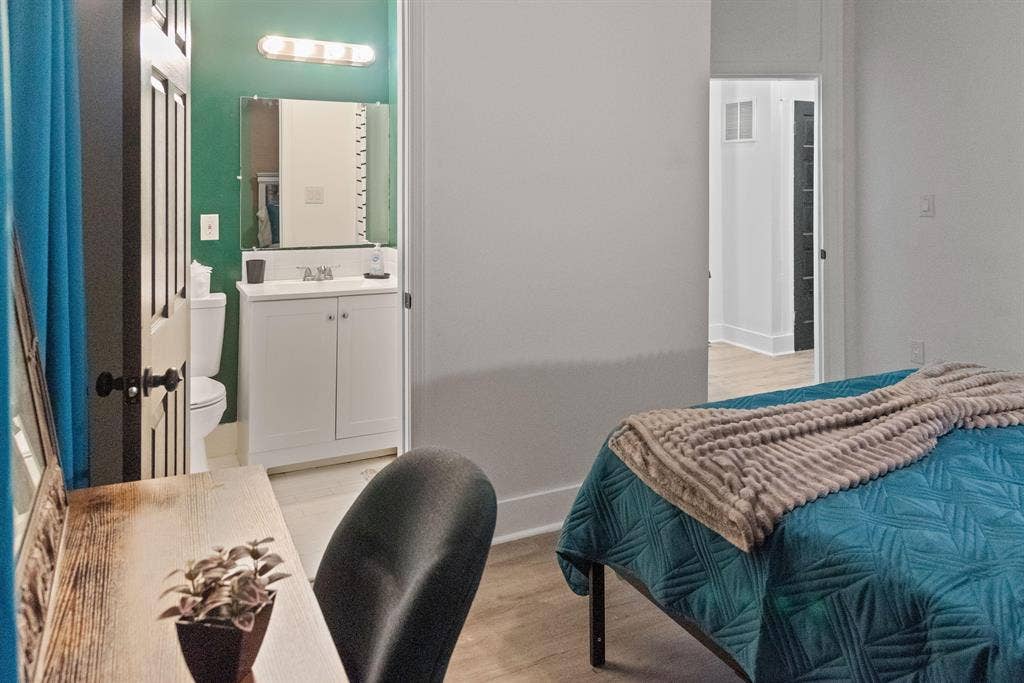 8 BR in Baltimore