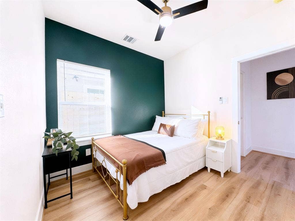 8 BR in Houston
