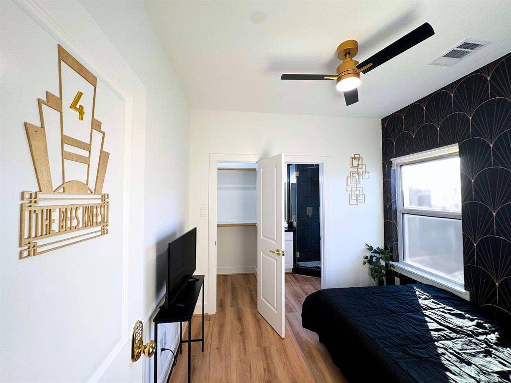 8 BR in Houston