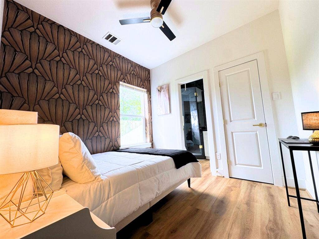 8 BR in Houston